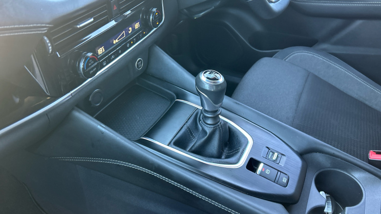 Nissan Qashqai 1.3 DiG-T MH N-Connecta 5dr Petrol Hatchback